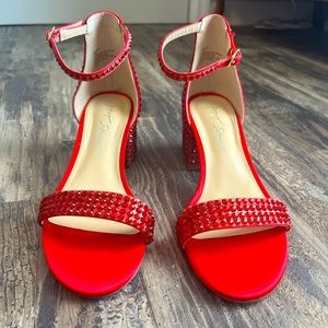 Betsy Johnson Mari 7.5 in red